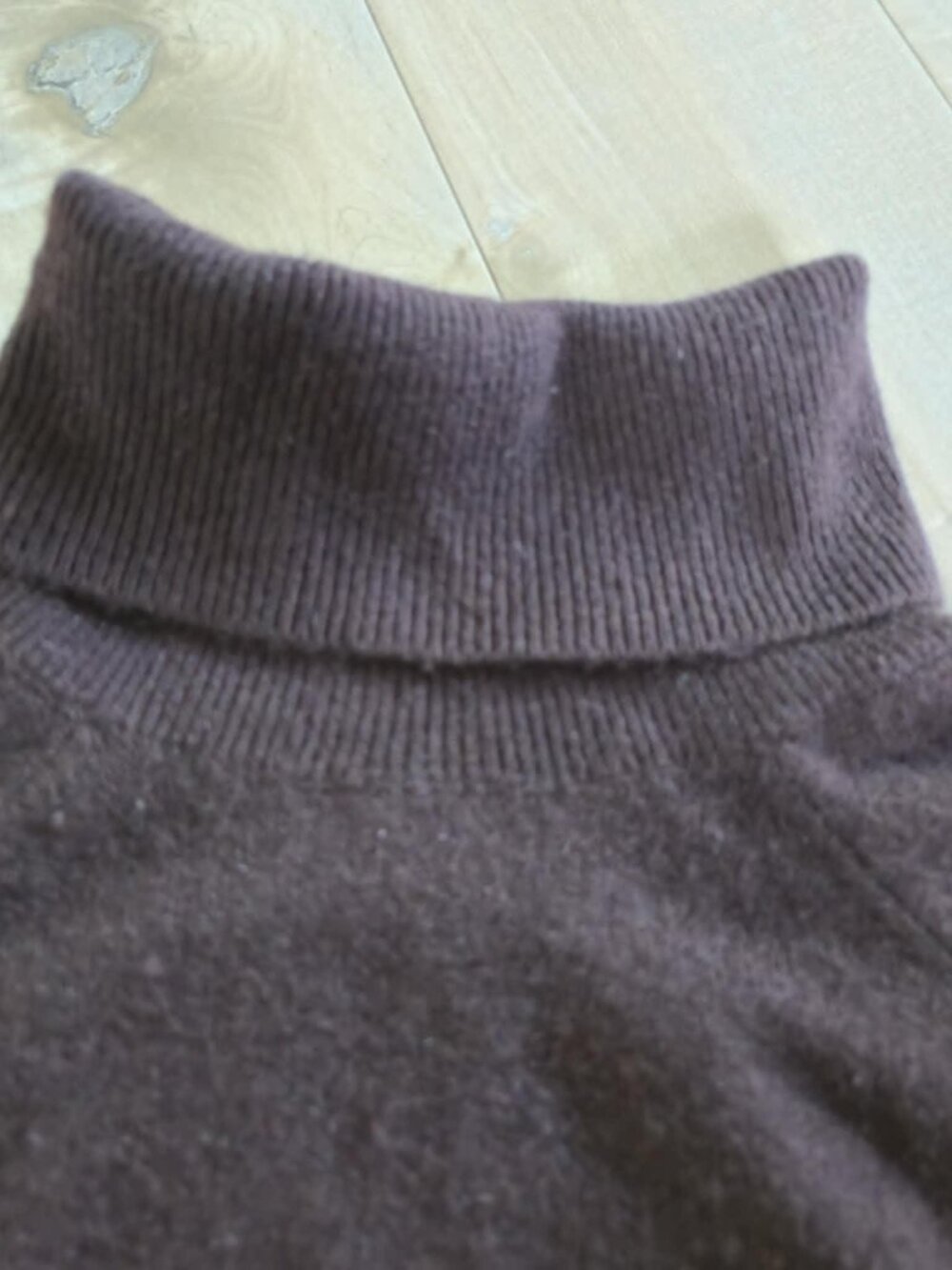 Vintage 100% Cashmere Turtleneck Sweater | Brown | Made in Hong Kong | Size M - Picture 3 of 6